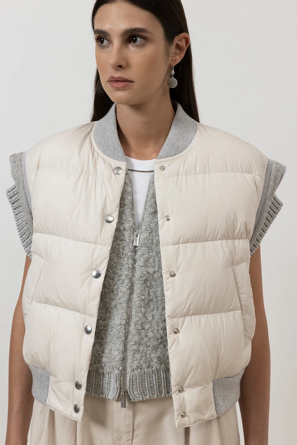 Short sleeveless down jacket with bomber neck